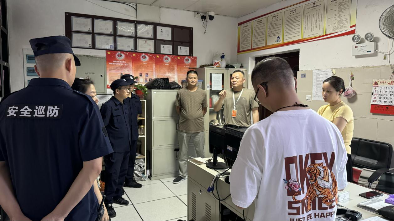 錢(qián)江商城組織消防控制室值班操作人員及安全員開(kāi)展消防安全專(zhuān)項(xiàng)培訓(xùn)