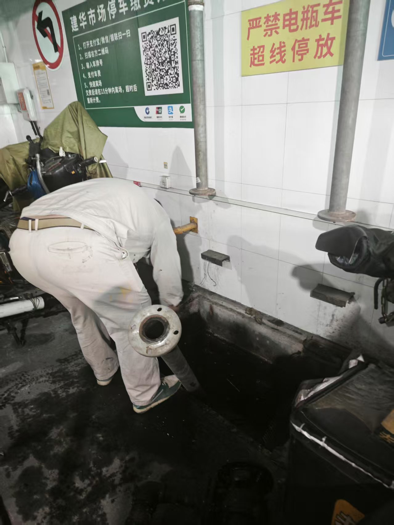 建華市場防汛防臺在行動