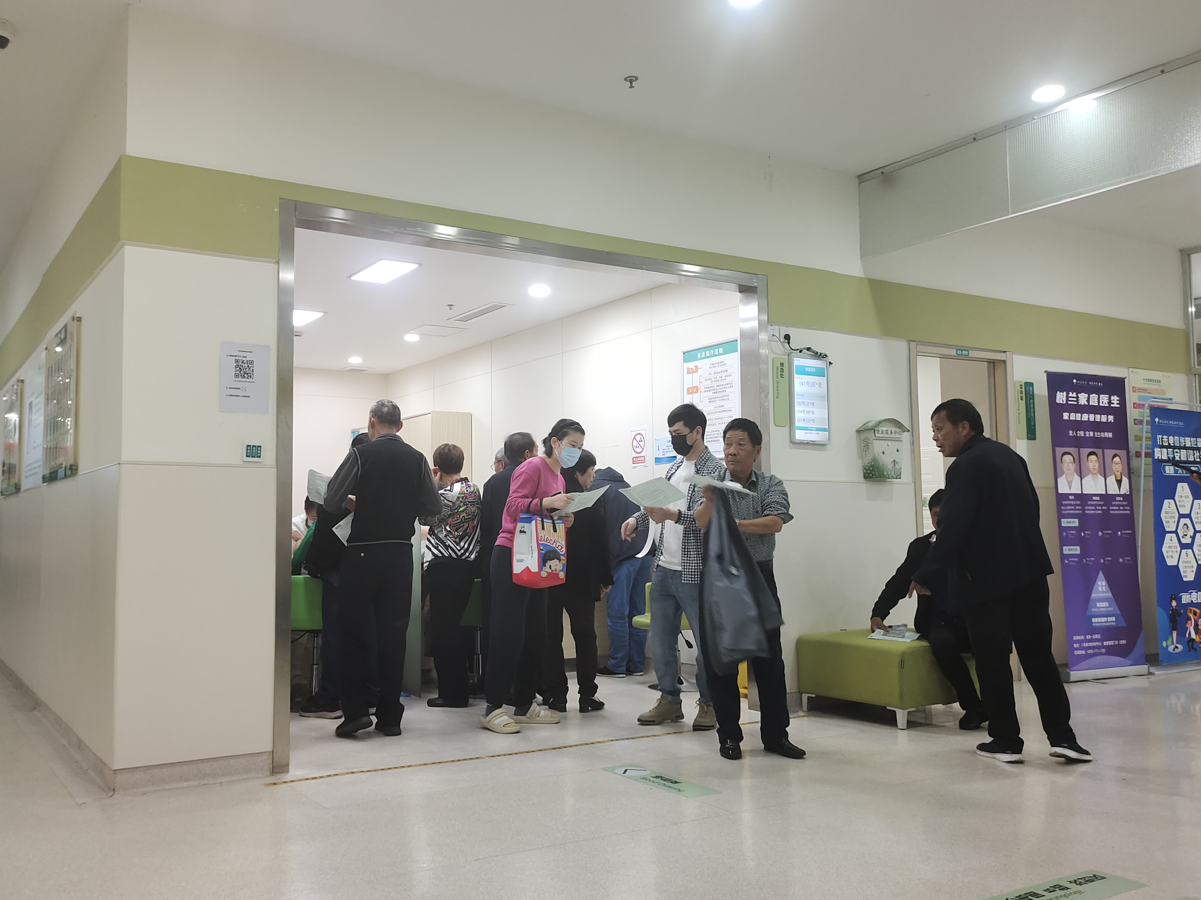 建華市場(chǎng)工會(huì)組織職工體檢活動(dòng)