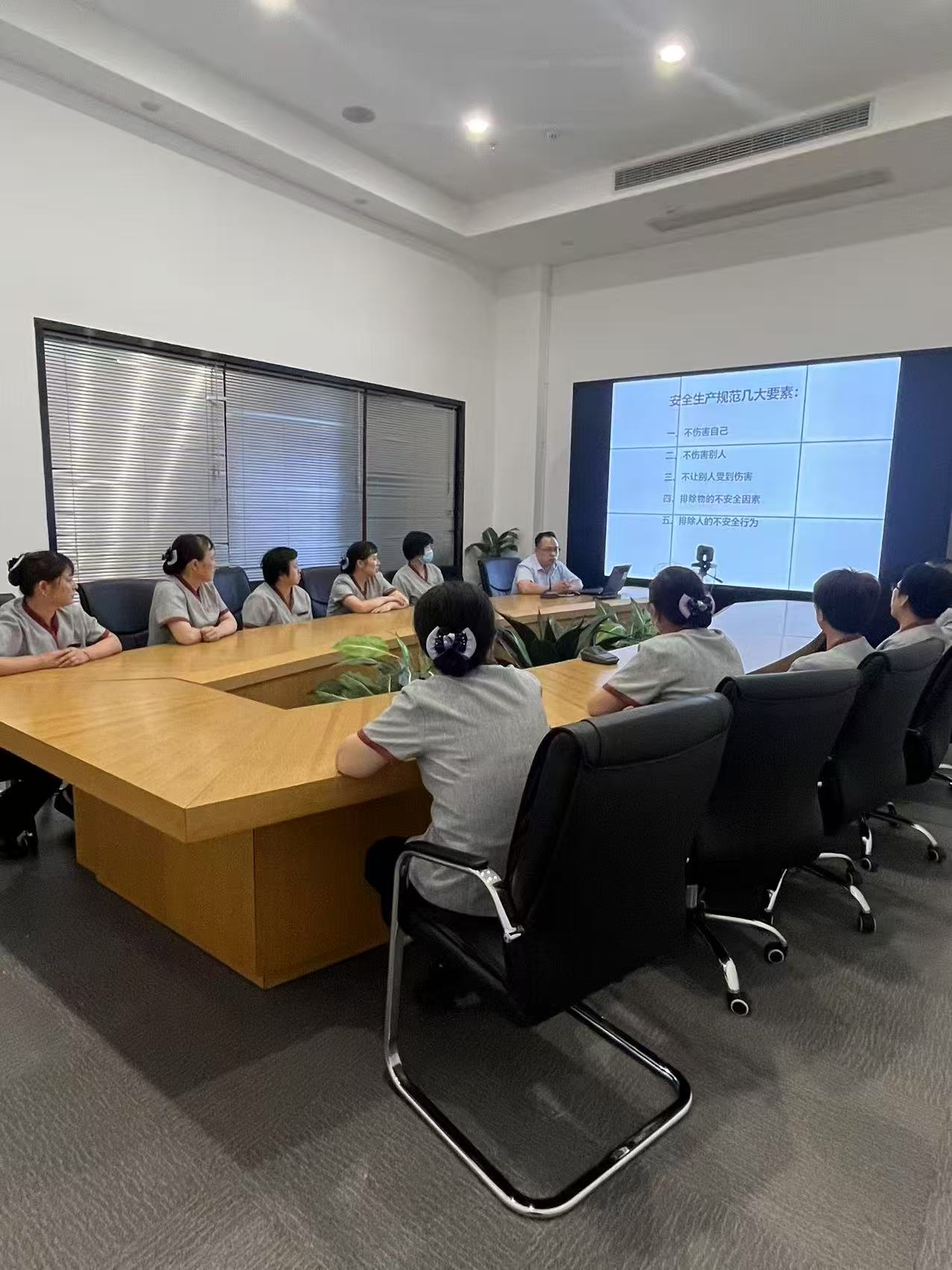 人人講安全，個(gè)個(gè)會應(yīng)急——建華文創(chuàng)集團(tuán)扎實(shí)開展“安全生產(chǎn)月”系列活動(dòng)