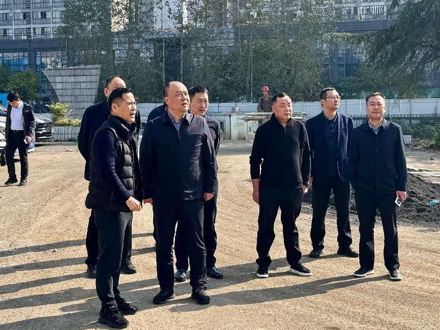 包河區(qū)委副書記、區(qū)長李煒一行蒞臨老廣電355潮流創(chuàng)意社區(qū)調研