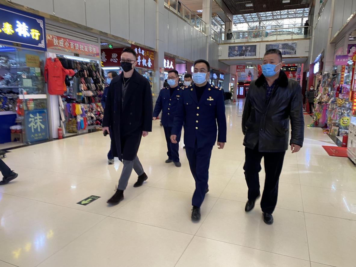 拱墅區(qū)市場(chǎng)監(jiān)管局黨委書(shū)記、局長(zhǎng)趙斌蒞臨錢(qián)江商城 檢查疫情防控工作