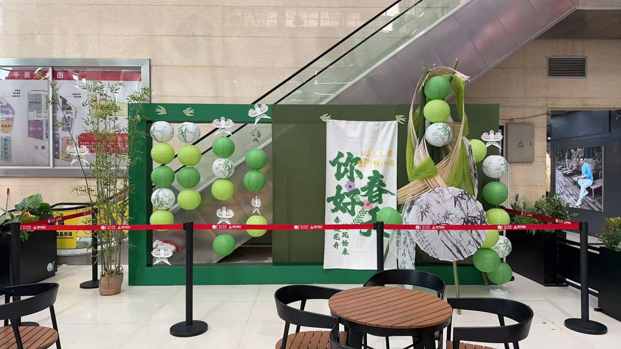 錢(qián)江商城煥新顏，春日美陳顯活力