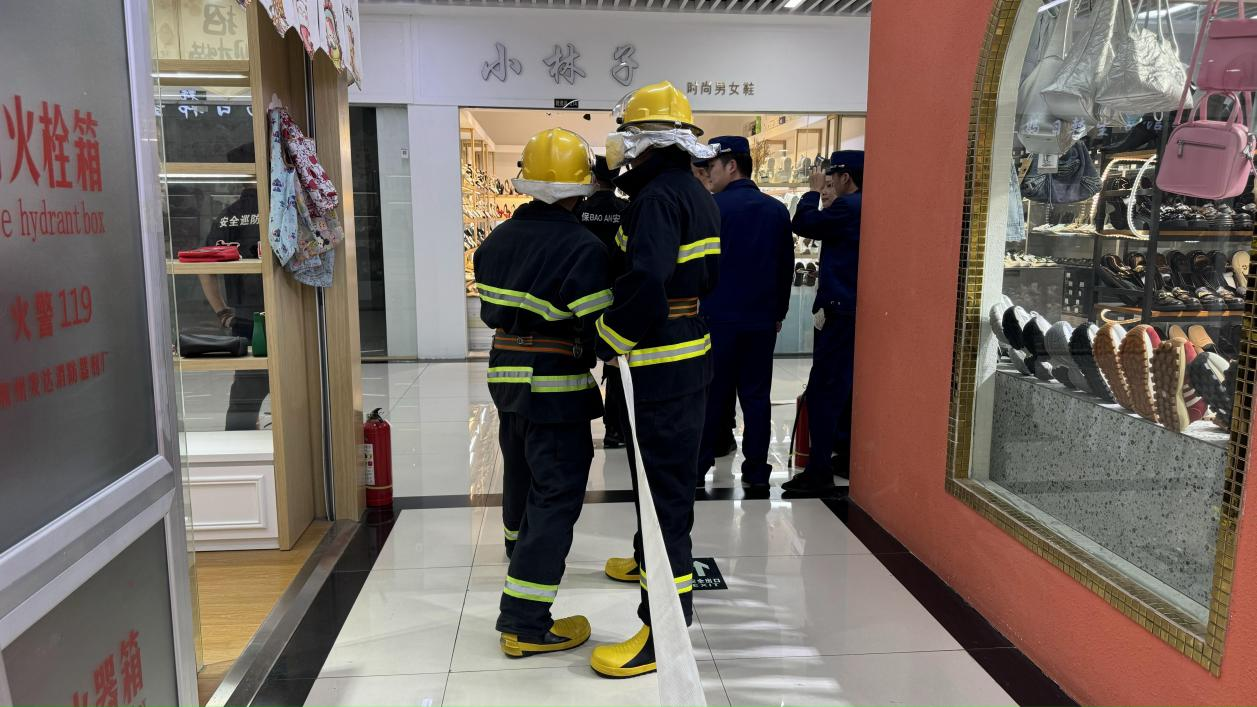 以演促防，錢江商城聯(lián)合水晶城開展微型消防站拉練