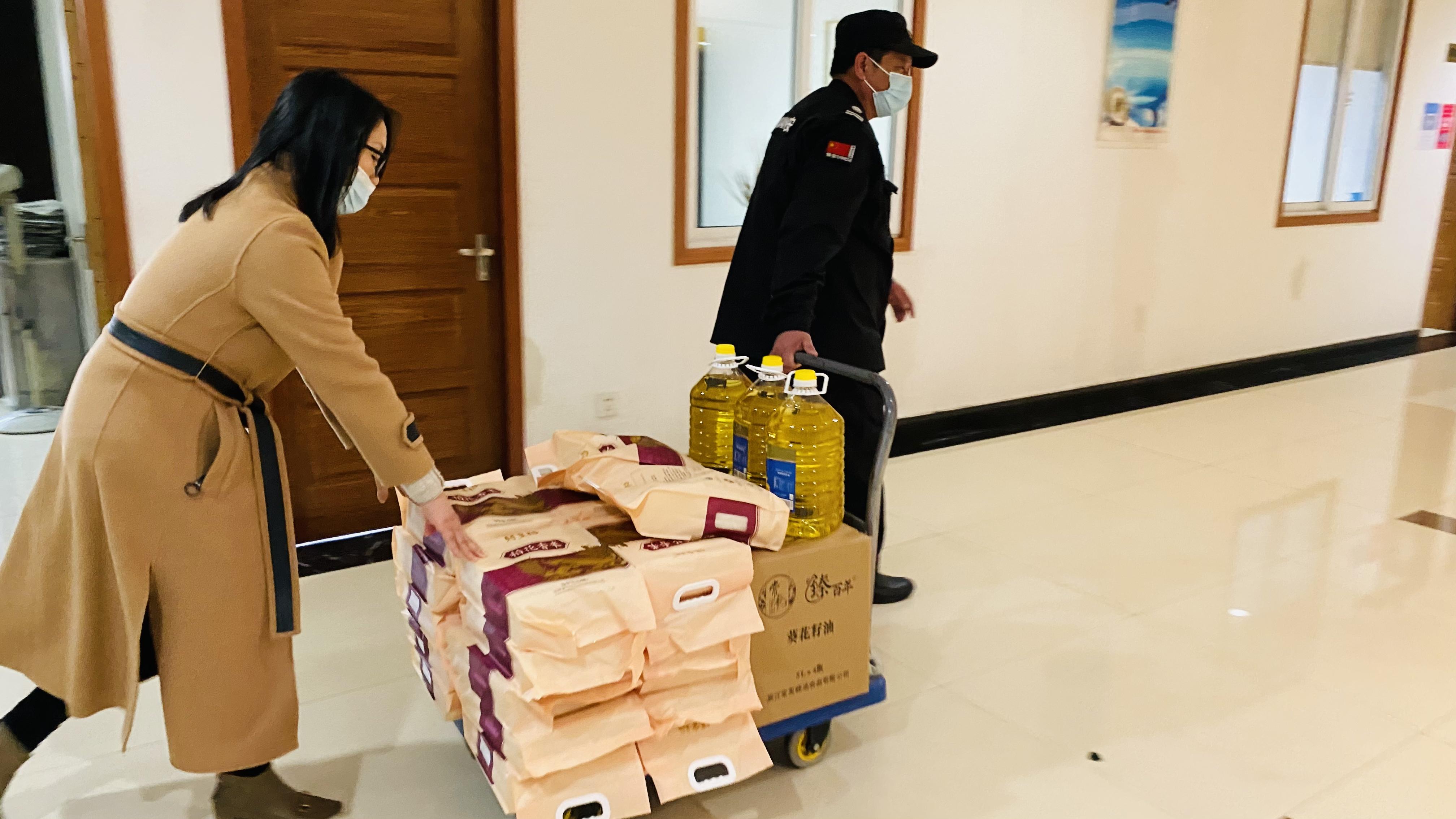 心系員工，溫暖新春！ 錢江商城為全體員工發(fā)放春節(jié)福利