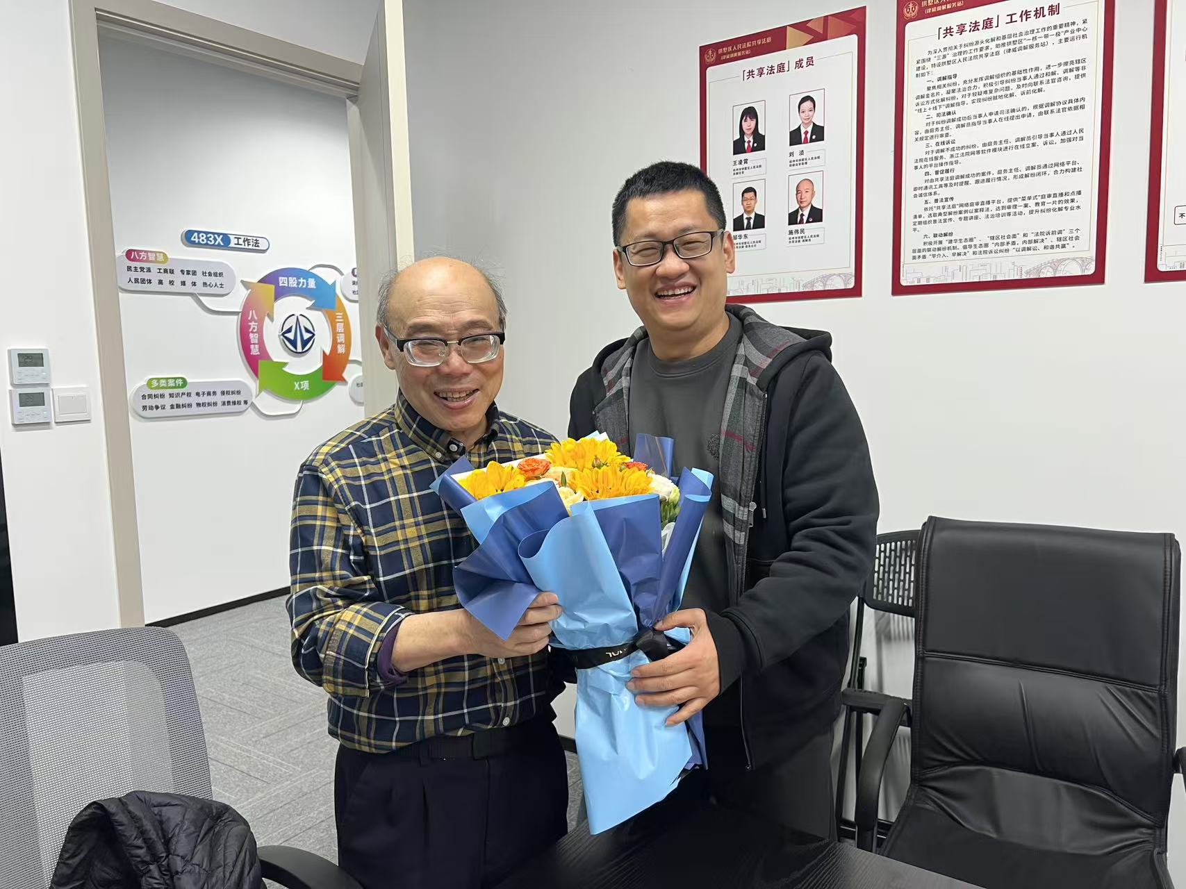 調(diào)解中心暖心慶生，共筑和諧調(diào)解大家庭