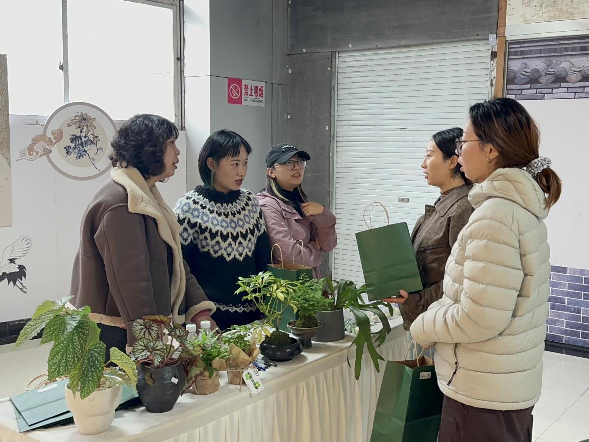 錢江商城舉辦綠植養(yǎng)護(hù)學(xué)習(xí)交流會(huì)共赴春日“植”愈之約