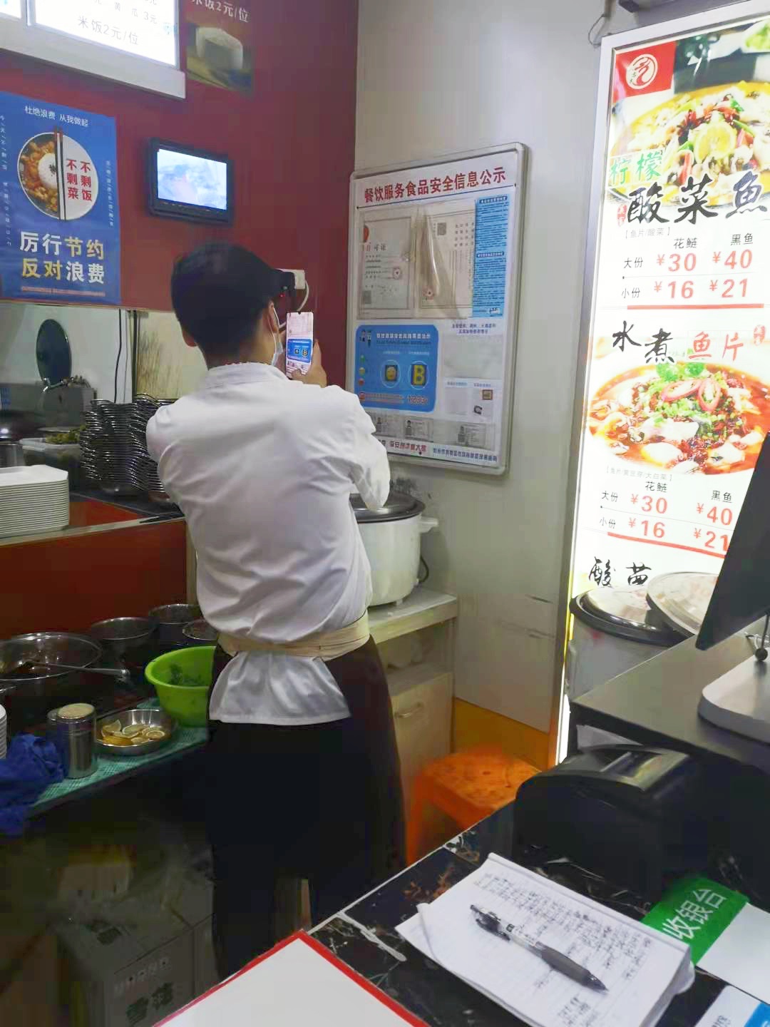 錢(qián)江商城美食廣場(chǎng)經(jīng)營(yíng)戶(hù)上線“浙江外賣(mài)在線”平臺(tái)