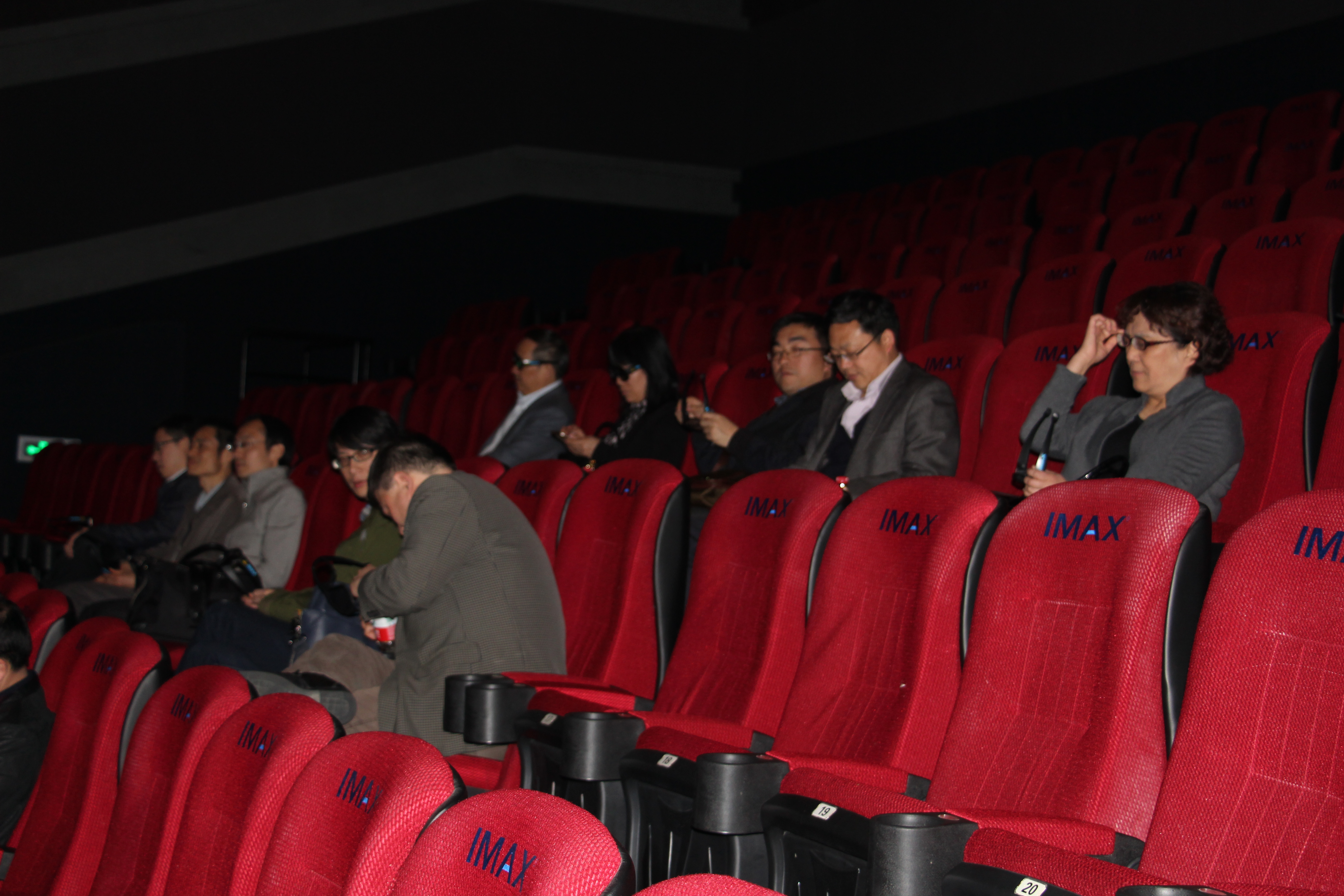 中央黨校課題組專家一行蒞臨水晶城調(diào)研1 (3).JPG