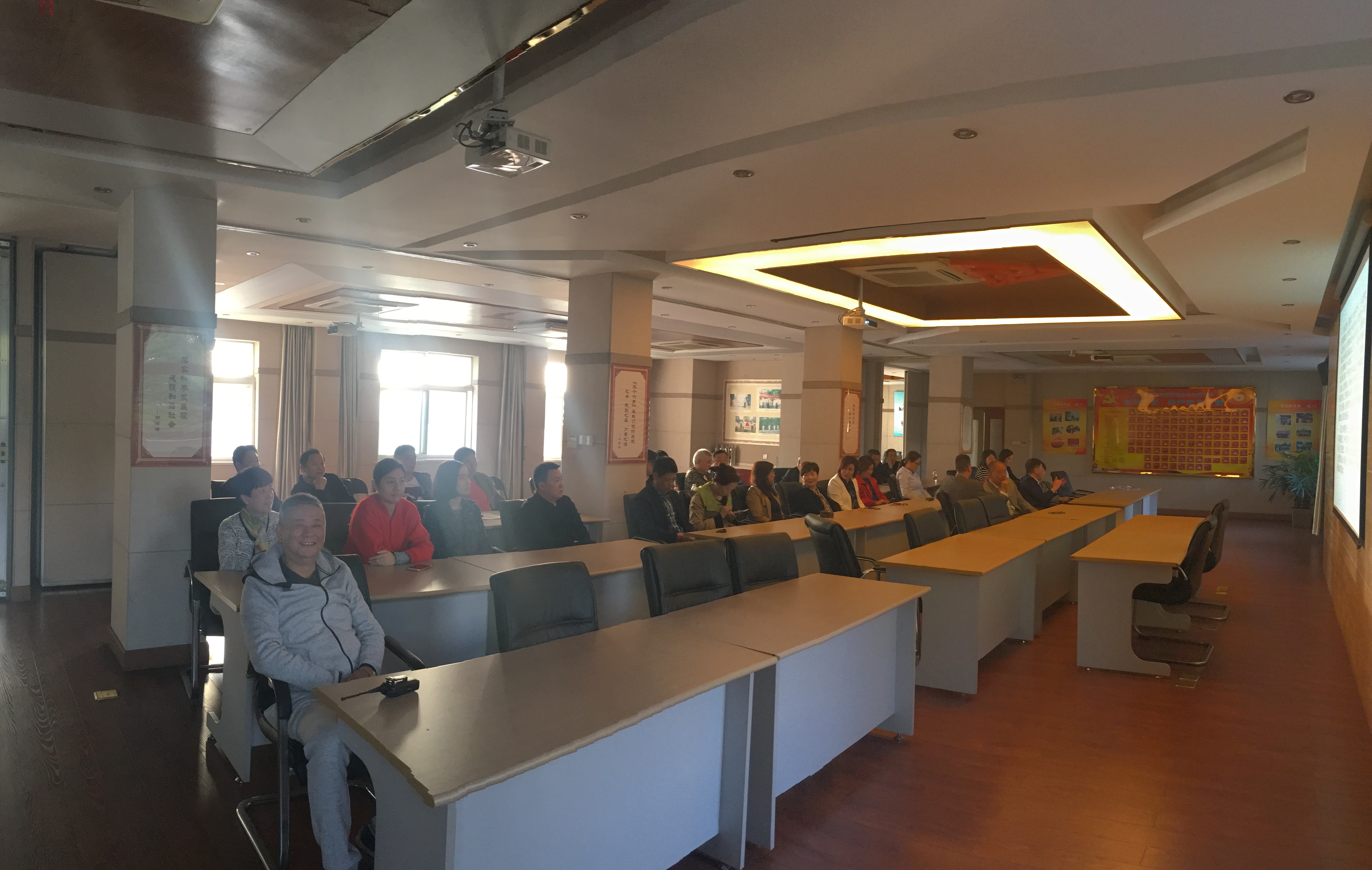 學(xué)習(xí)十九大報告 (1).jpg 學(xué)習(xí)十九大報告 (1).jpg