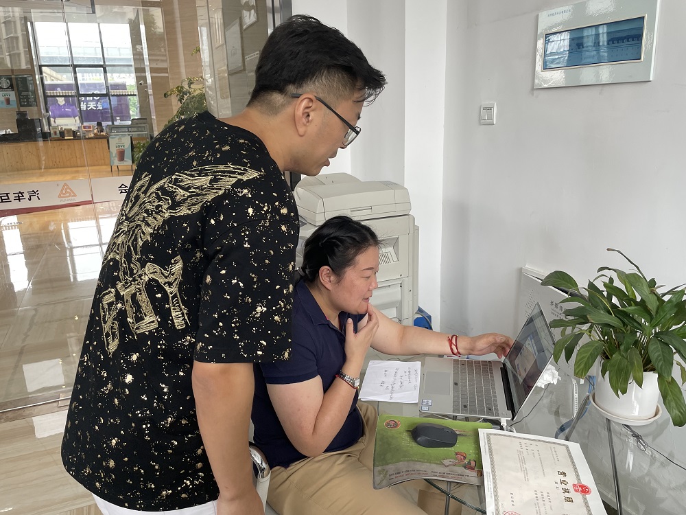 協(xié)助客戶注冊機電在線后臺.jpg 協(xié)助客戶注冊機電在線后臺.jpg