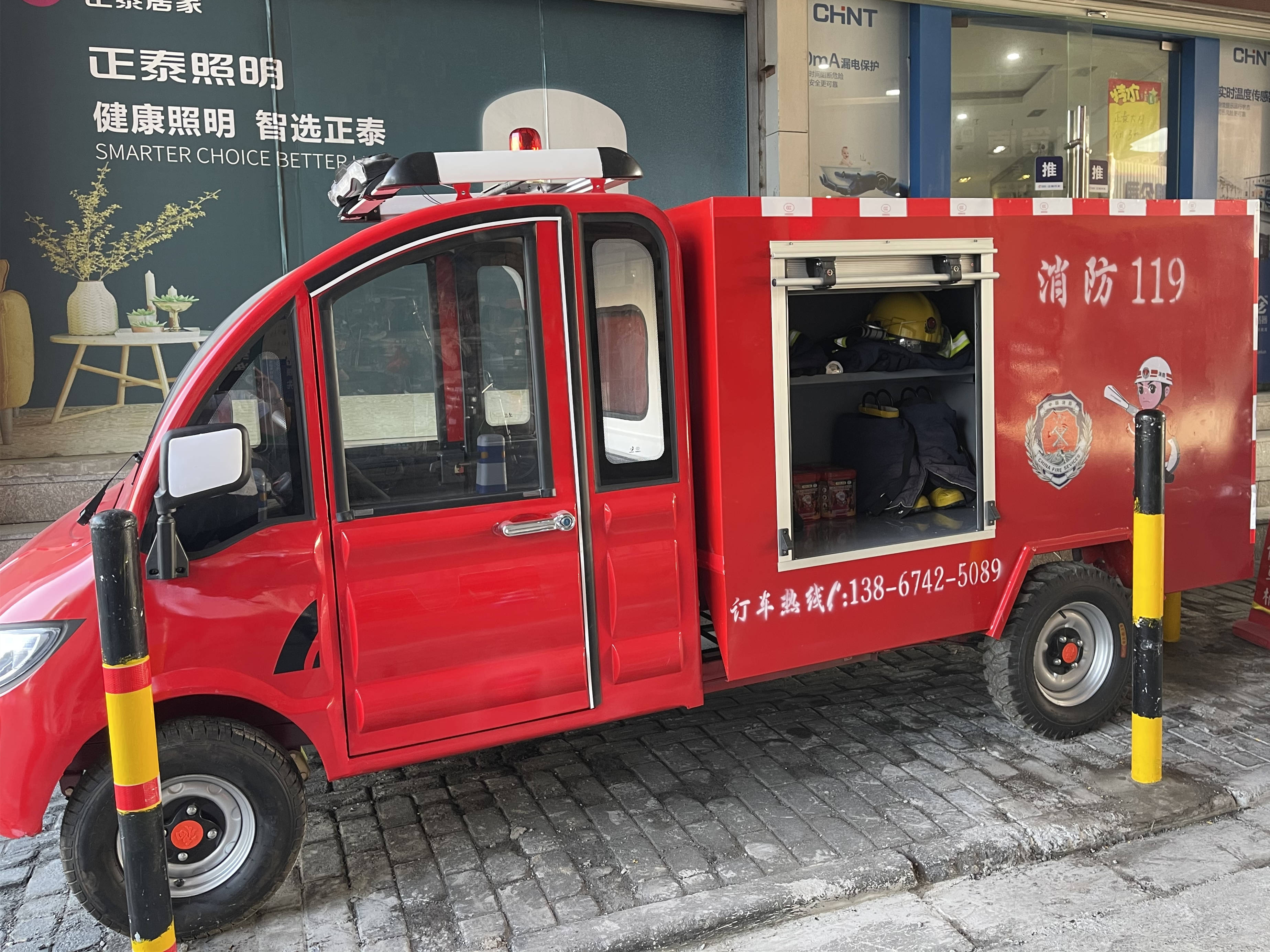 微型消防車.jpg 微型消防車.jpg